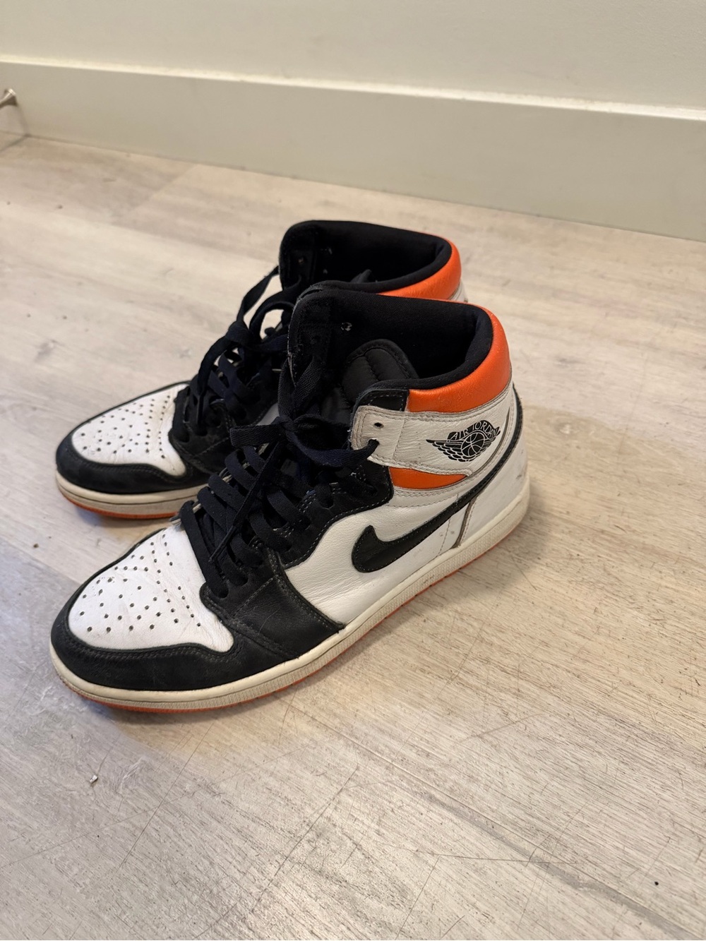Nike Air Jordan 1 Mid - White Black Orange Accents